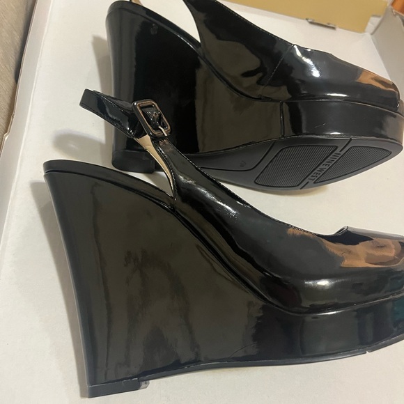 Nine West - NEW- Platform Black Patent  Peep Toe Adjustable strap Size 7.5 - Picture 6 of 10